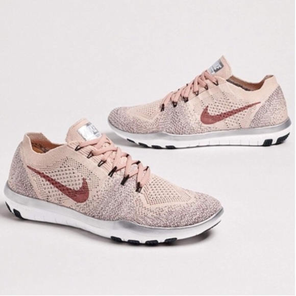 le scarpe nike libera concentrarsi flyknit 2 arrossire poshmark rosa le scarpe nike libera concentrarsi flyknit 2 arrossire poshmark rosa